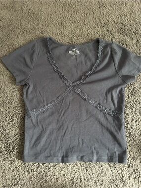 Hollister Short Sleeve Lace-Trim V-Neck Top - Gray